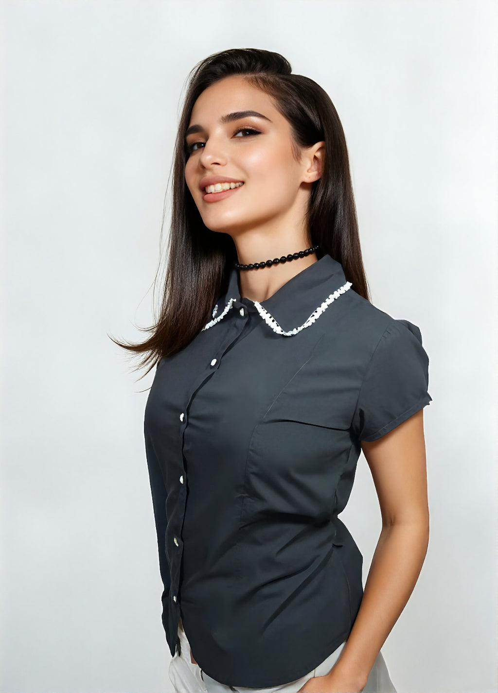 Haut noir ajusté avec col décoratif