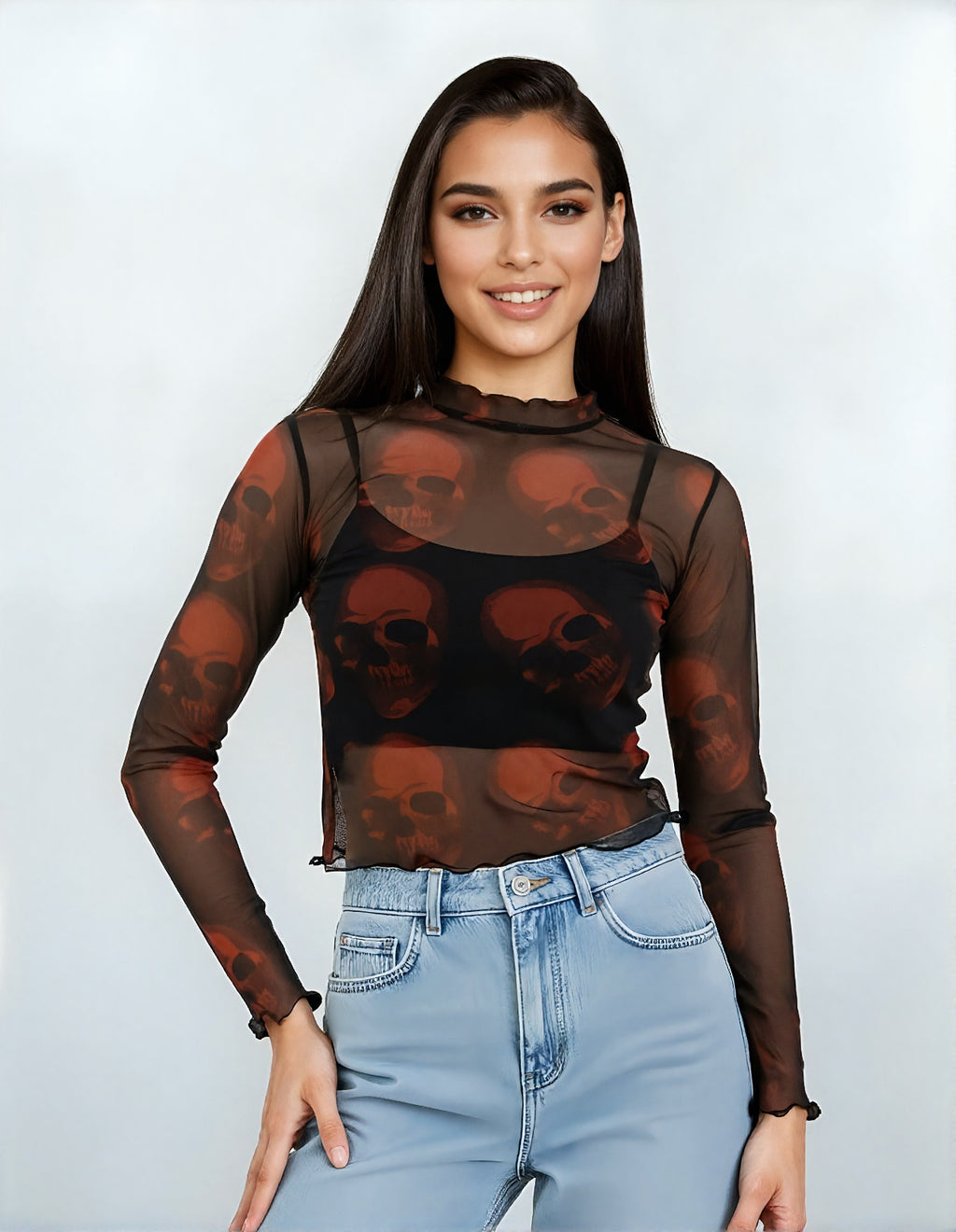 Haut transparent noir à têtes de mort