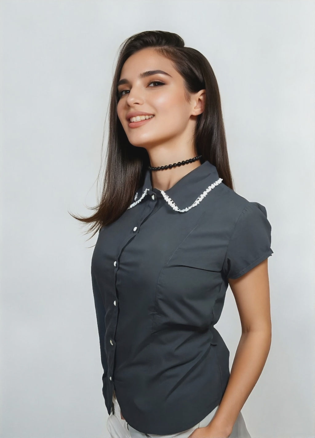 Haut noir ajusté avec col décoratif